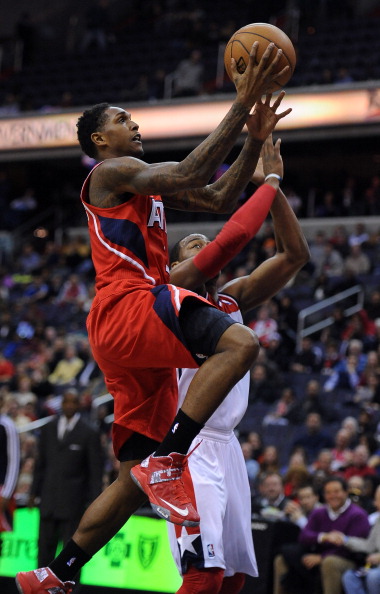 集中攻击她 集中攻击她